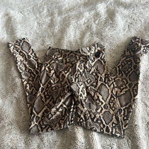 V waist scrunch butt snake print leggings - licifit